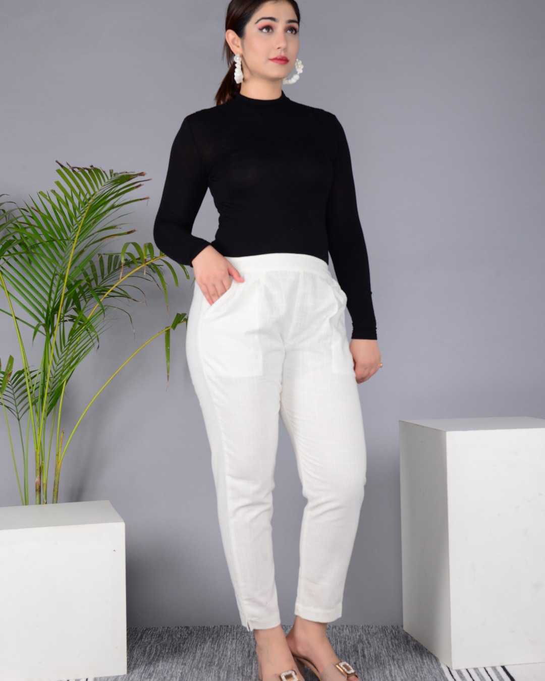 Off White Solid Cotton Flex Women Regular Fit Trousers