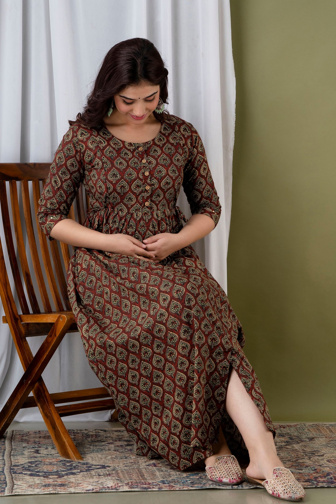 Delivery and Nursing Gown – Frida | The fuss stops here.
