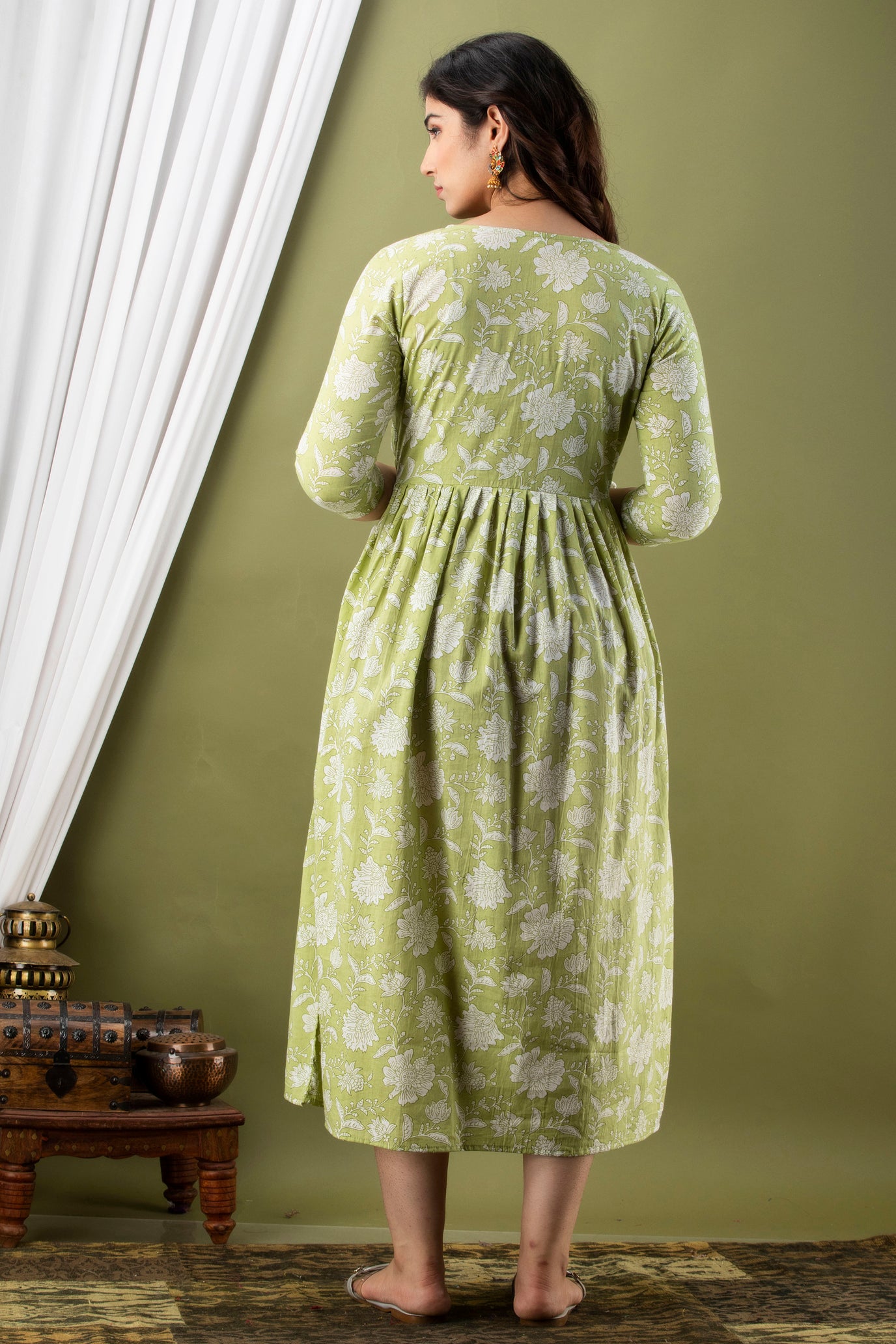 Light Green White Flower Dori Maternity Nursing Gown with Feeding Zip